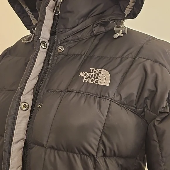 The North Face Women's Black Hooded Puffer Jacket 600 Fill - Picture 6 of 13